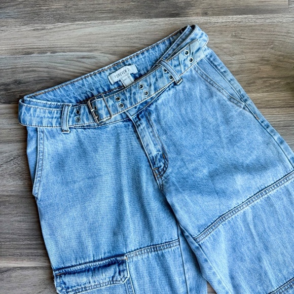 Forever 21 Utility Cargo Jeans with Belt Light Wash Denim Size 24 - Picture 3 of 16